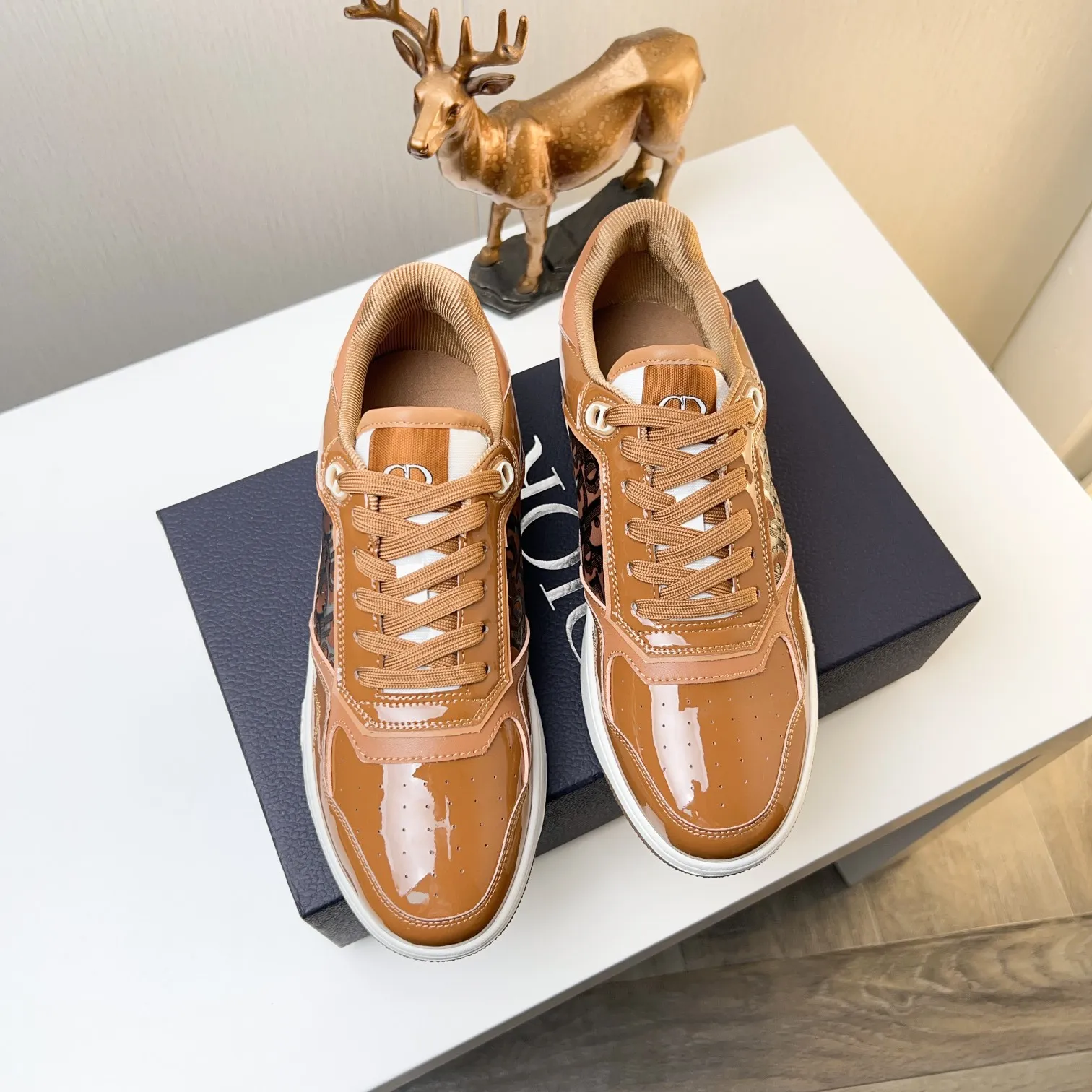 Men's Men's Shoes 💰400 [New] 🦩🦩Dior - Low-top sneakers 2025 spring men's collection new arrivals [Celebrate][Celebrate][Celebrate], reinterpret the basketball shoe design and become a classic Dior item [Strong][Strong][Strong], crafted in black and cream white smooth cowhide with beige suede, leather display on the side The CD logo, tongue, sole and back side are decorated with various distinctive details to enhance the style[666][666], while eyelet details, topstitching and rubber panels highlight the dynamic charm of its athletic style[strong][strong][strong]. It has a two-color rubber sole, which can be matched with various clothing to create a refined look. Size: 38 to 44 (45 can be customized